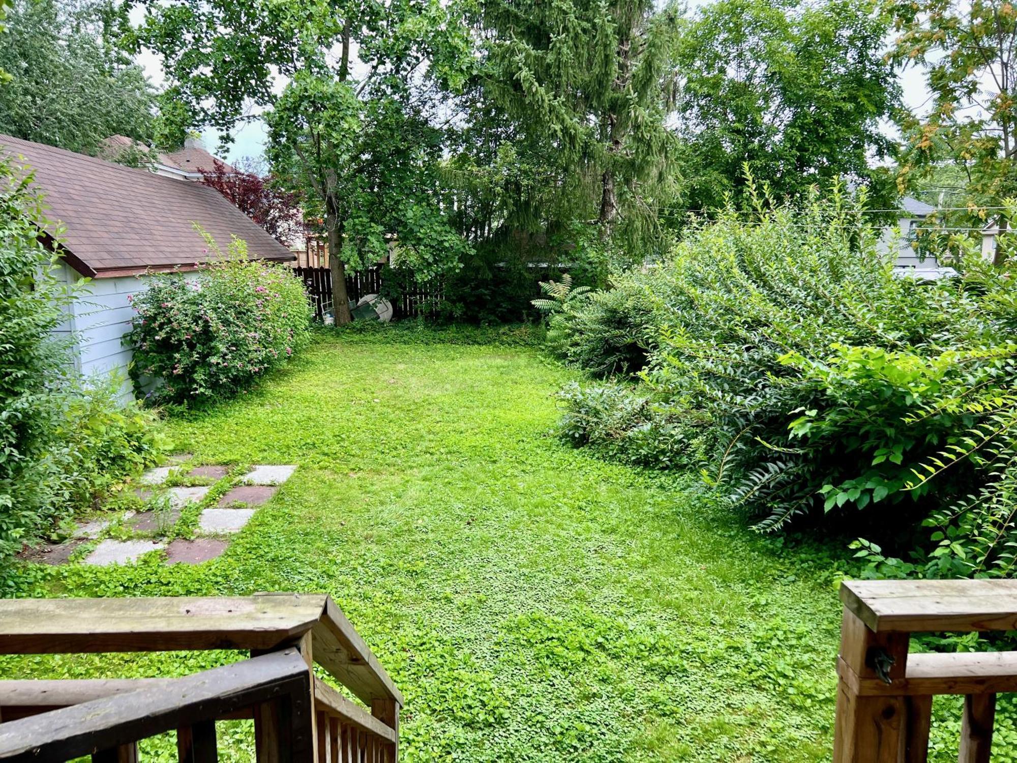 Victoria Family Vacation - King Bed Private Yard Bbq Deck Gazebo - 4 Minutes To The Falls Niagara Falls