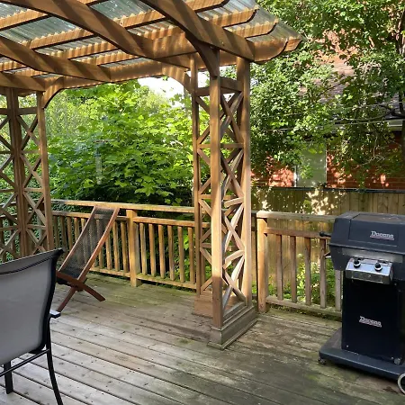 Victoria Family Vacation Home - King Bed Private Yard Bbq Deck Gazebo - 4 Minutes To The Falls Niagara Falls Extérieur photo