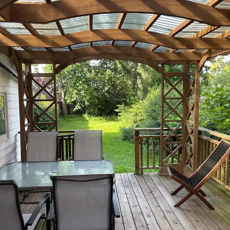 Victoria Family Vacation Home - King Bed Private Yard Bbq Deck Gazebo - 4 Minutes To The Falls Niagara Falls Extérieur photo