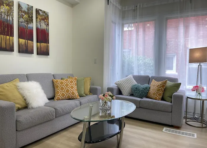Victoria Family Vacation Home - King Bed Private Yard Bbq Deck Gazebo - 4 Minutes To The Falls